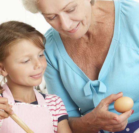 backen_kuche_senior_grossmutter