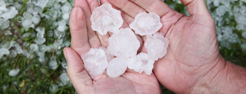 hand_eis_hagel