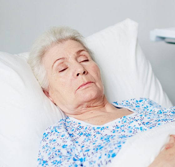 seniorin_spital_bett