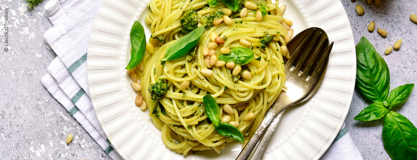 spaghetti_pesto_istock-1013867000