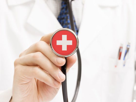 schweiz_arzt_istock-536957659